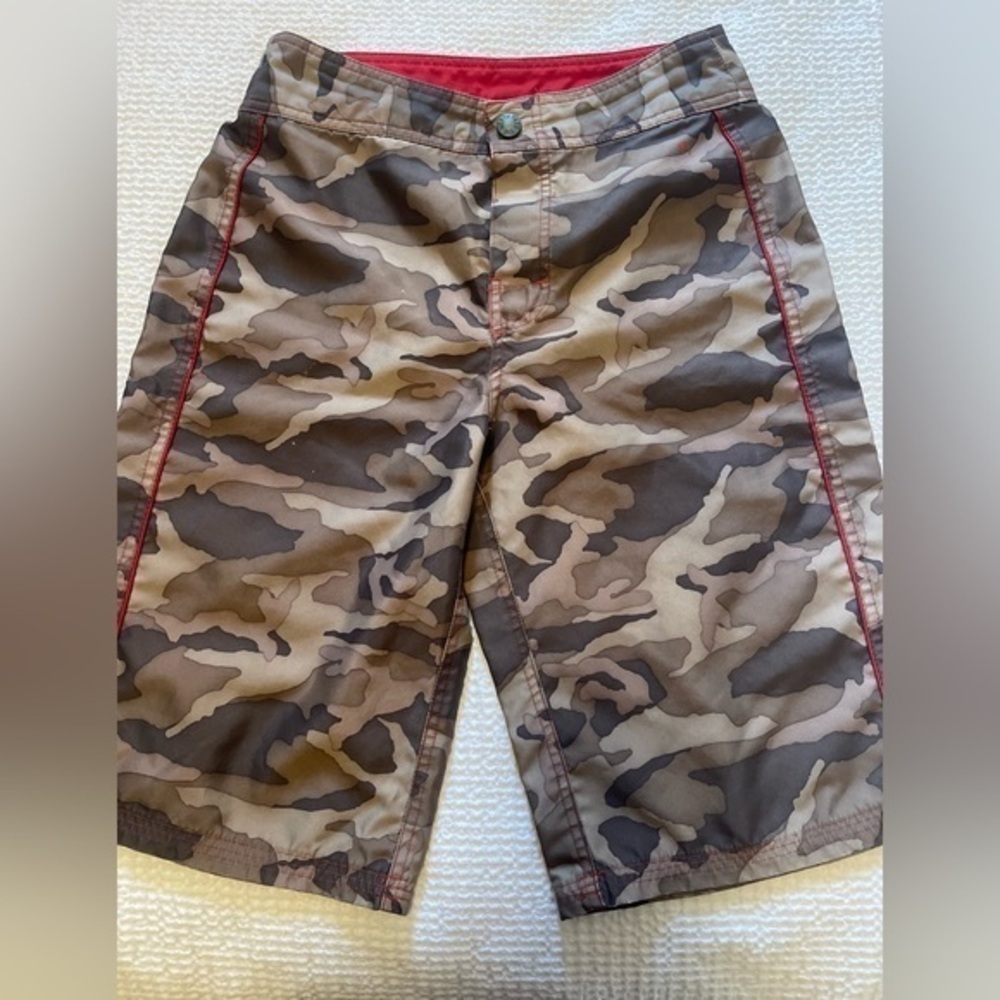 The North Face boys Camouflage swim outdoor shorts size 14